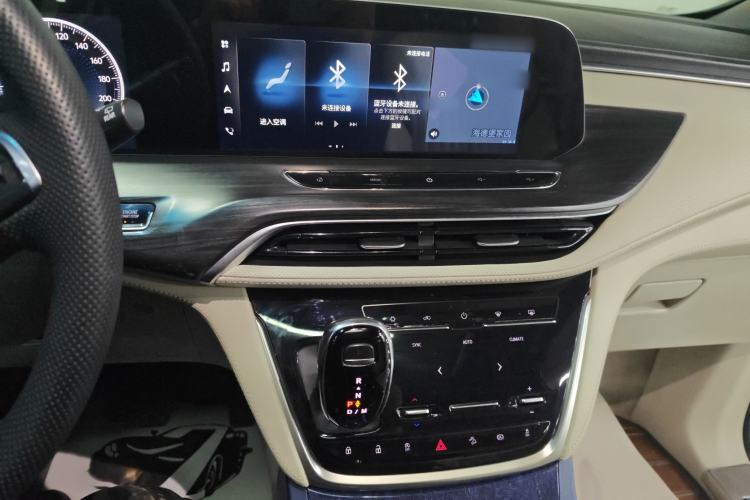Used Buick GL8 2021 ES Landtrek 653T Comfort Edition Audio And AC Panel