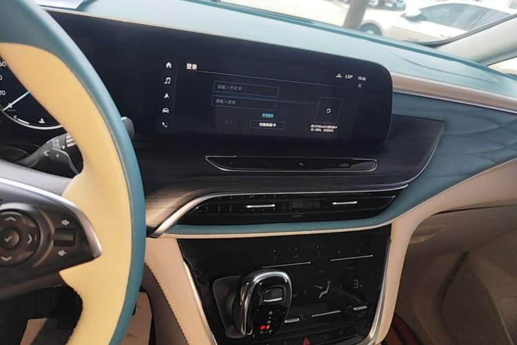 Used Buick GL8 2021 ES Landtrek 653T Comfort Edition Audio And AC Panel