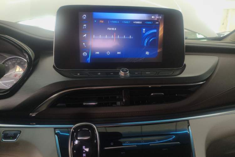 Used Buick GL8 2021 Land Cruiser Executive Class 652T Comfort Model Audio And AC Panel