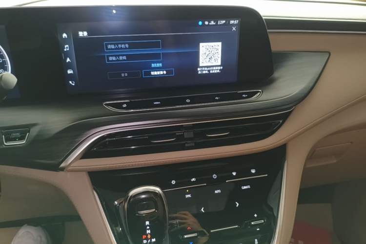 Used Buick GL8 2021 ES Land Cruiser 653T Luxury Edition Audio And AC Panel