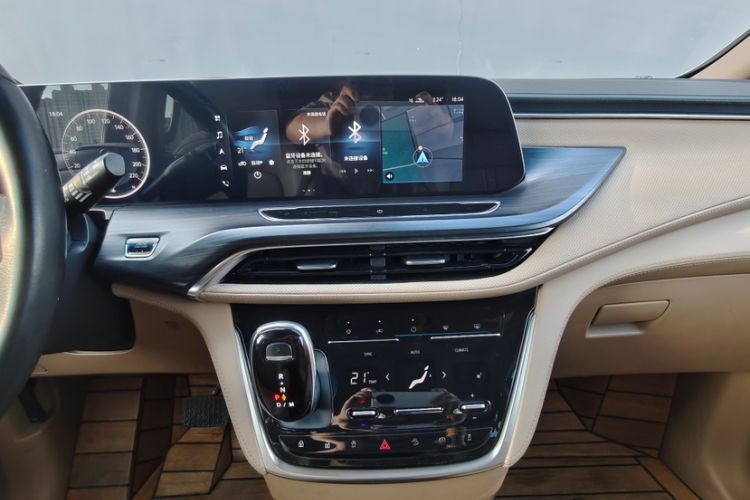 Used Buick GL8 2021 ES Land Cruiser 653T Luxury Edition Audio And AC Panel