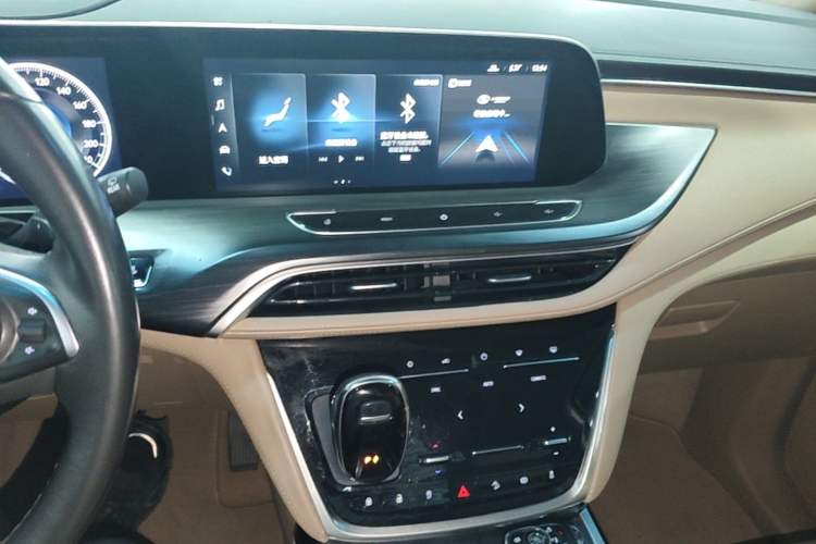 Used Buick GL8 2021 ES Land Cruiser 653T Luxury Edition Audio And AC Panel