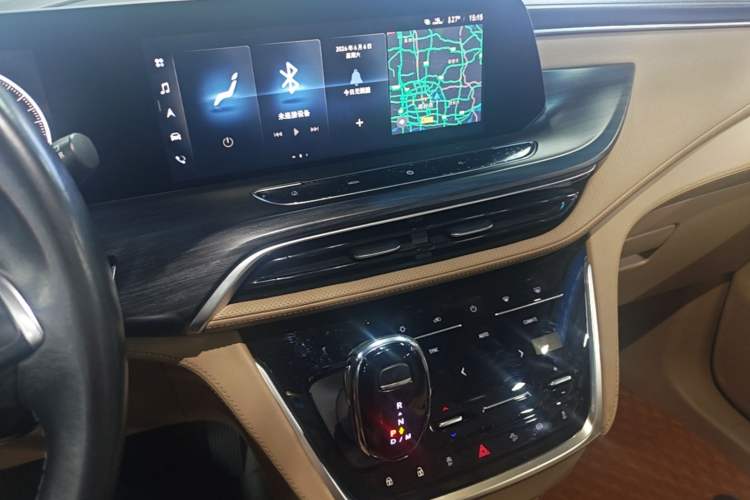 Used Buick GL8 2021 ES Land Cruiser 653T Luxury Edition Audio And AC Panel