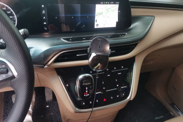 Used Buick GL8 2021 ES Land Cruiser 653T Flagship Model Audio And AC Panel