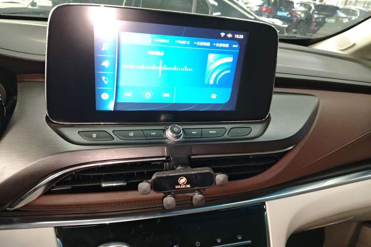 Used Buick GL8 2021 Land Cruiser Executive Class 652T Comfort Model Audio And AC Panel
