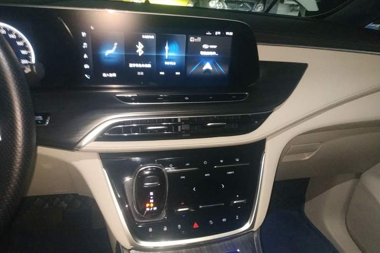 Used Buick GL8 2021 ES Landtrek 653T Comfort Edition Audio And AC Panel