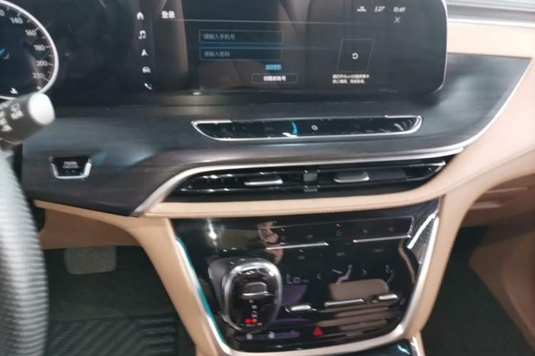 Used Buick GL8 2021 ES Land Cruiser 653T Luxury Edition Audio And AC Panel