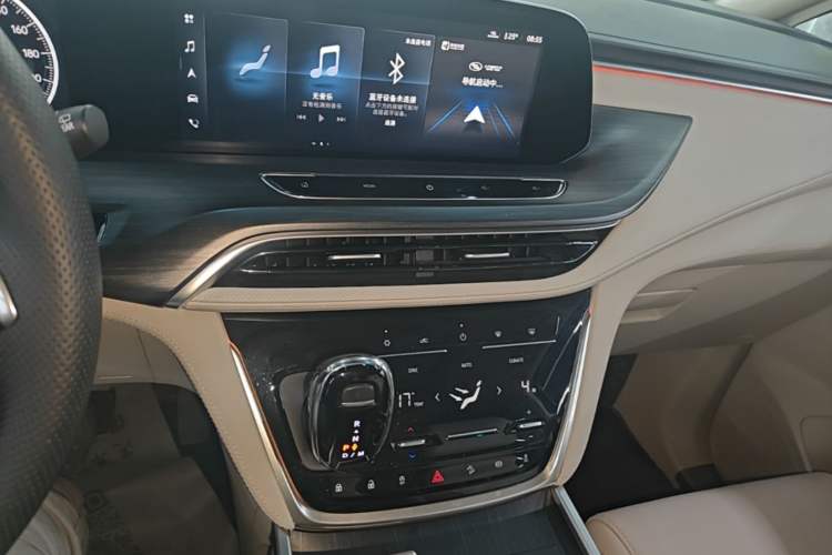 Used Buick GL8 2021 ES Landtrek 653T Comfort Edition Audio And AC Panel
