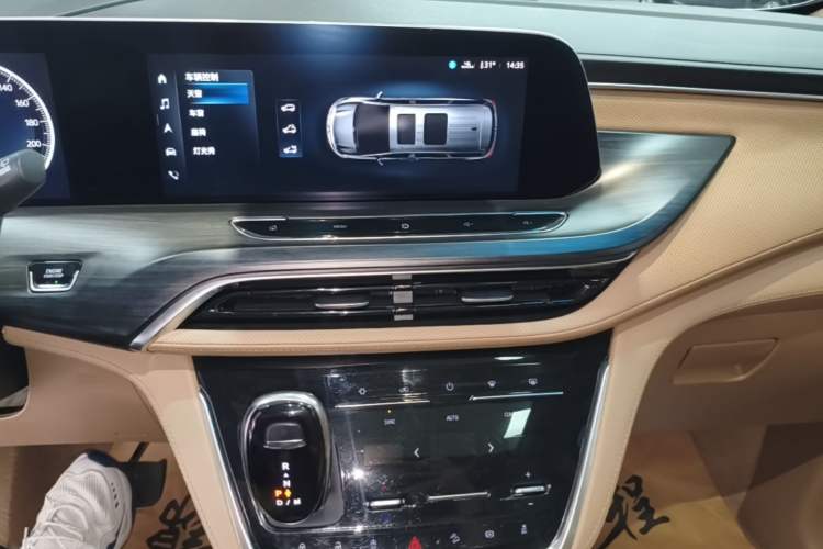 Used Buick GL8 2021 ES Land Cruiser 653T Luxury Edition Audio And AC Panel