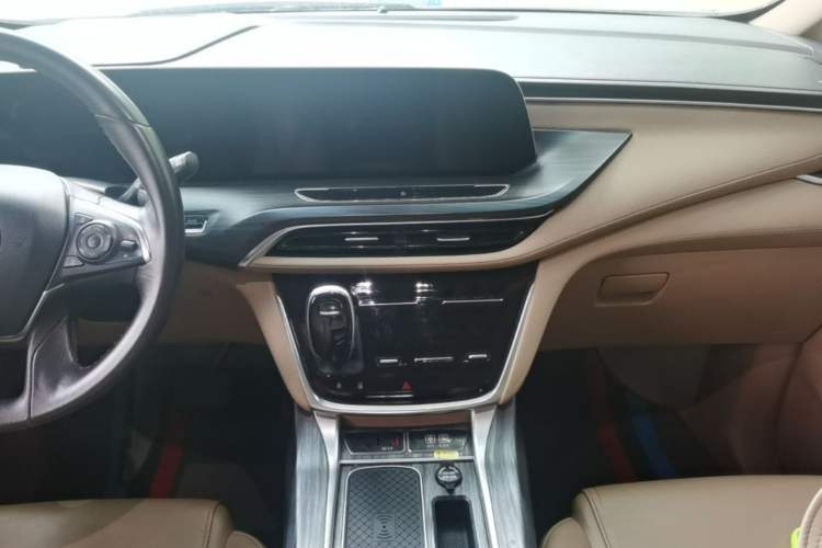 Used Buick GL8 2021 ES Land Cruiser 653T Luxury Edition Audio And AC Panel