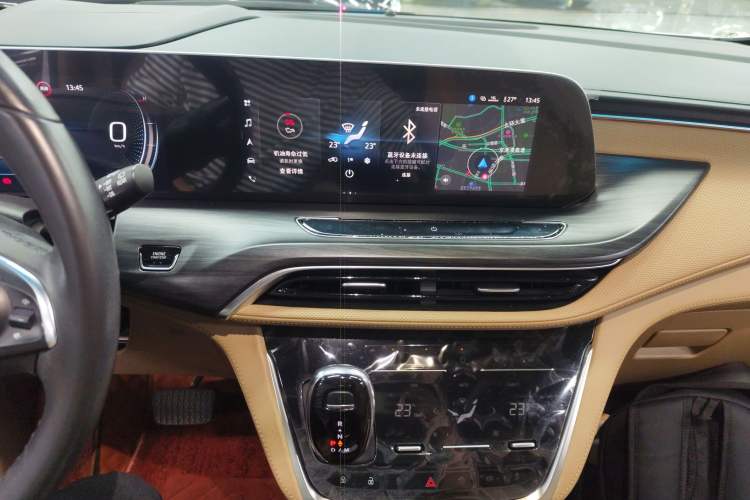 Used Buick GL8 2021 ES Land Cruiser 653T Flagship Model Audio And AC Panel