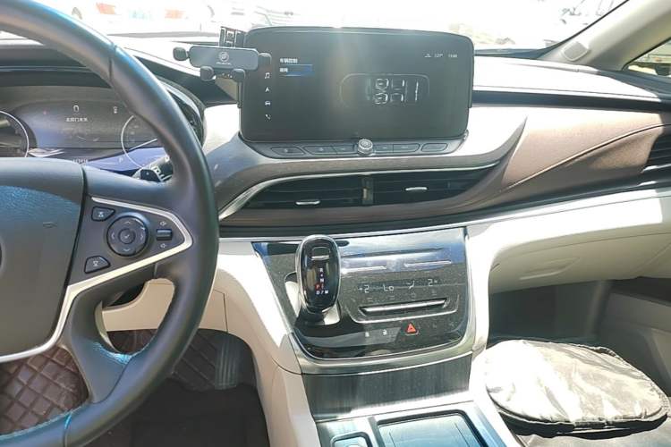 Used Buick GL8 2021 Land Cruiser Executive 652T Premium Model Audio And AC Panel