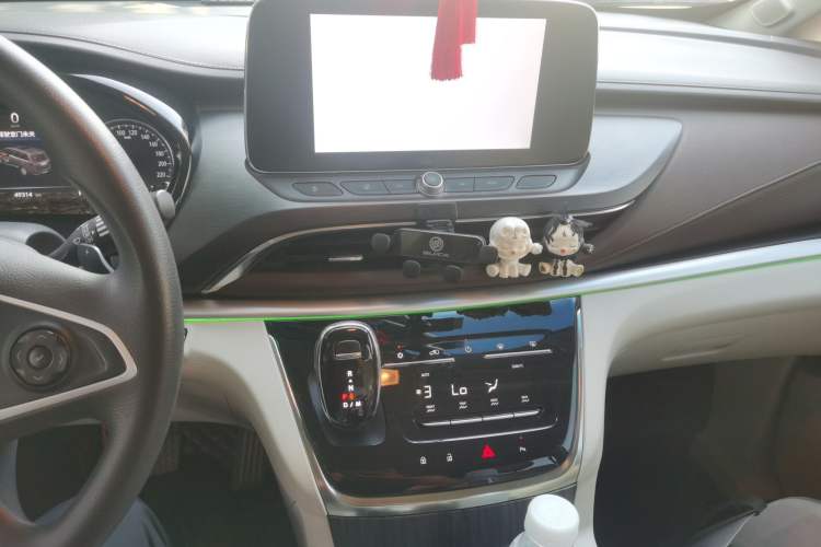 Used Buick GL8 2021 Land Cruiser Executive Class 652T Comfort Model Audio And AC Panel
