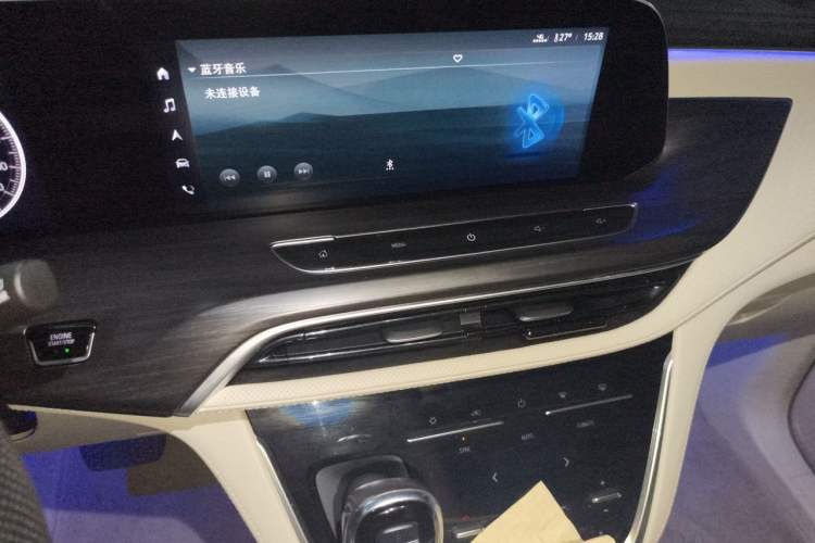 Used Buick GL8 2021 ES Landtrek 653T Comfort Edition Audio And AC Panel
