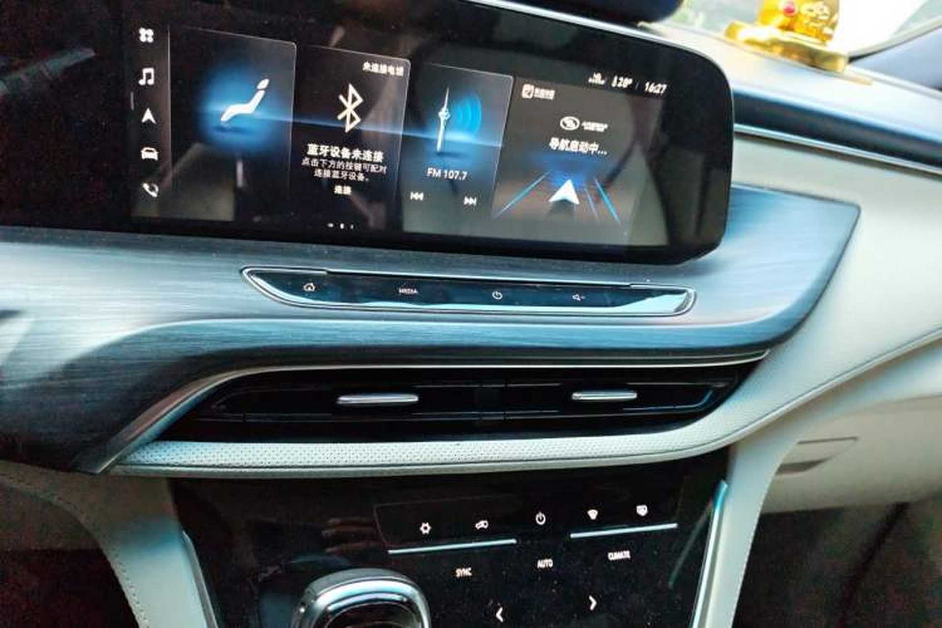 Used Buick GL8 2021 ES Landtrek 653T Comfort Edition Audio And AC Panel