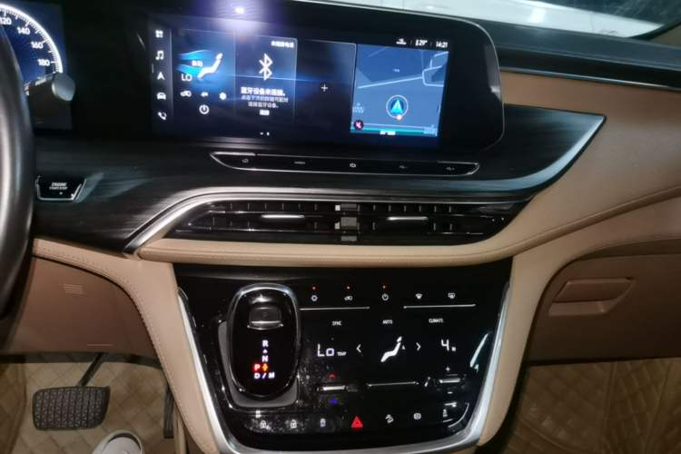 Used Buick GL8 2021 ES Land Cruiser 653T Luxury Edition Audio And AC Panel