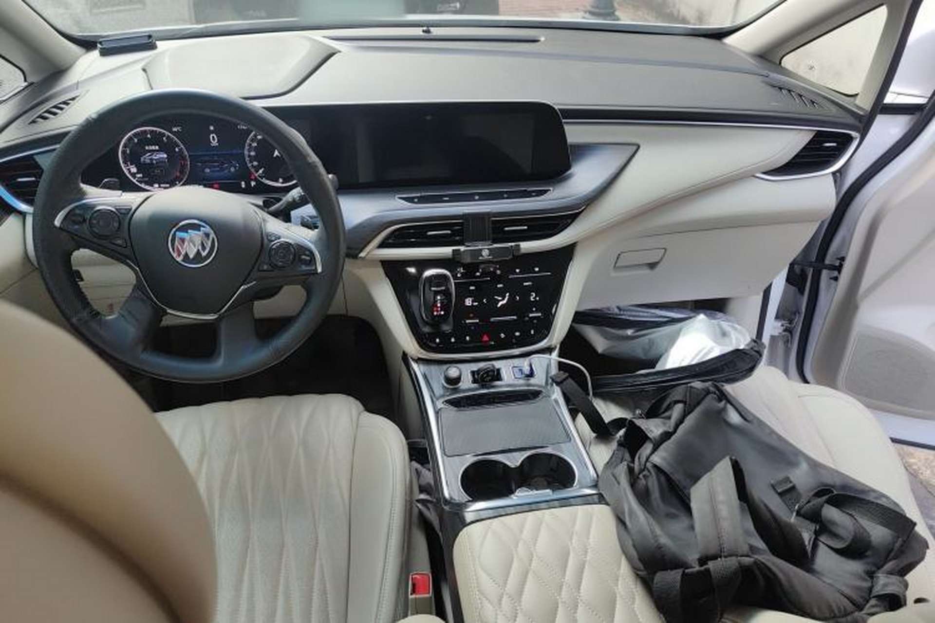 Used Buick GL8 2021 ES Landtrek 653T Comfort Edition Center Console