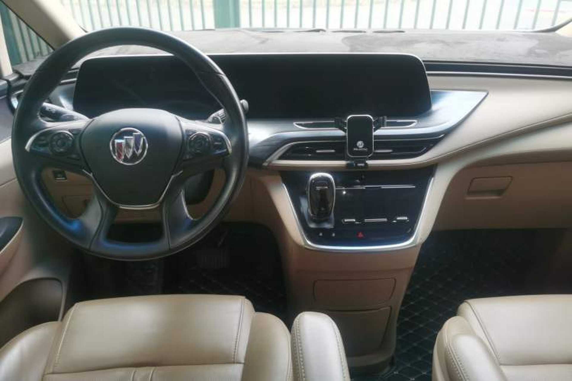 Used Buick GL8 2021 ES Landtrek 653T Luxury Model Center Console