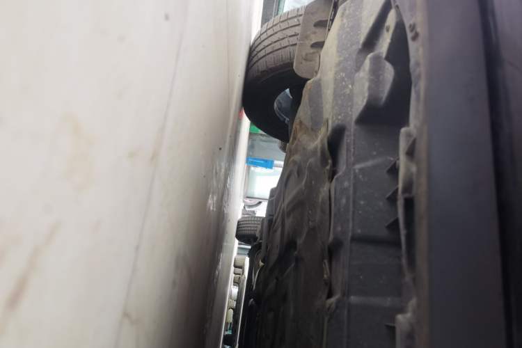 Used Buick GL8 2021 Land Cruiser Executive Class 652T Comfort Model Chassis Front Right