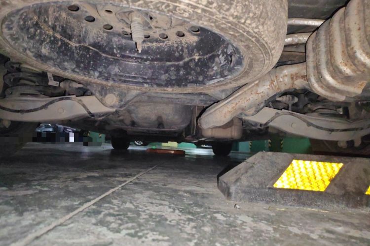 Used Buick GL8 2021 ES Land Cruiser 653T Luxury Edition Chassis Rear
