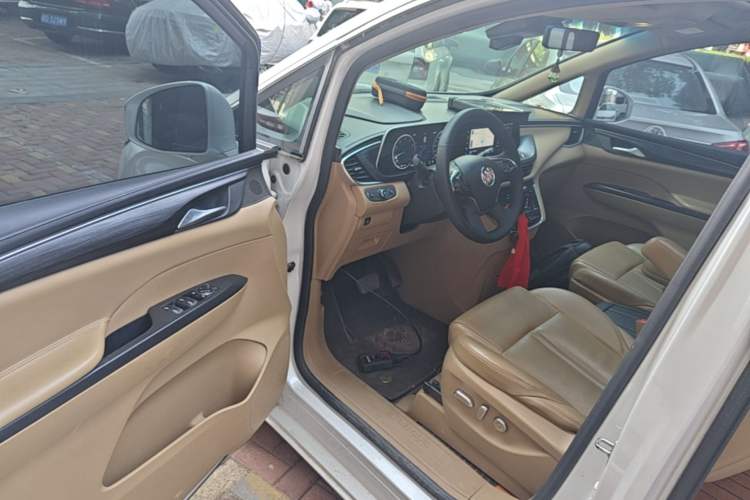 Used Buick GL8 2021 ES Land Cruiser 653T Luxury Edition Driver Seat