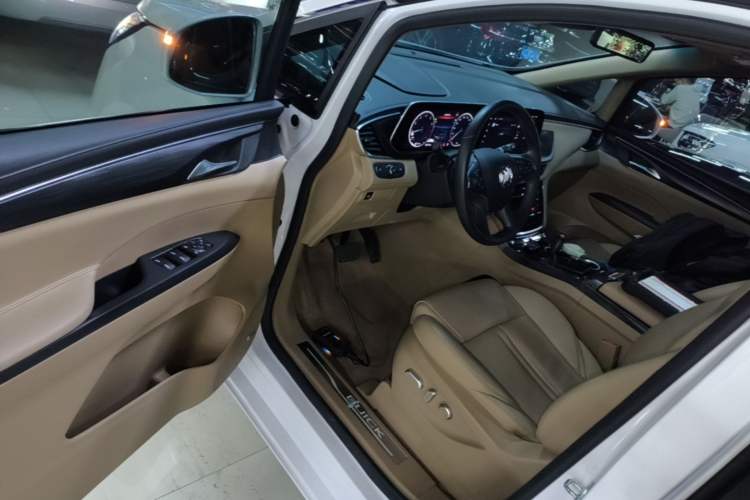 Used Buick GL8 2021 ES Land Cruiser 653T Flagship Model Driver Seat