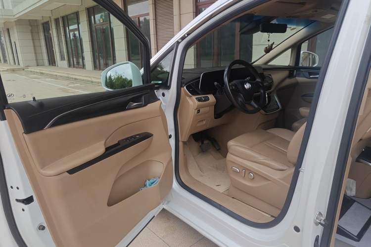 Used Buick GL8 2021 ES Landtrek 653T Luxury Model Driver Seat