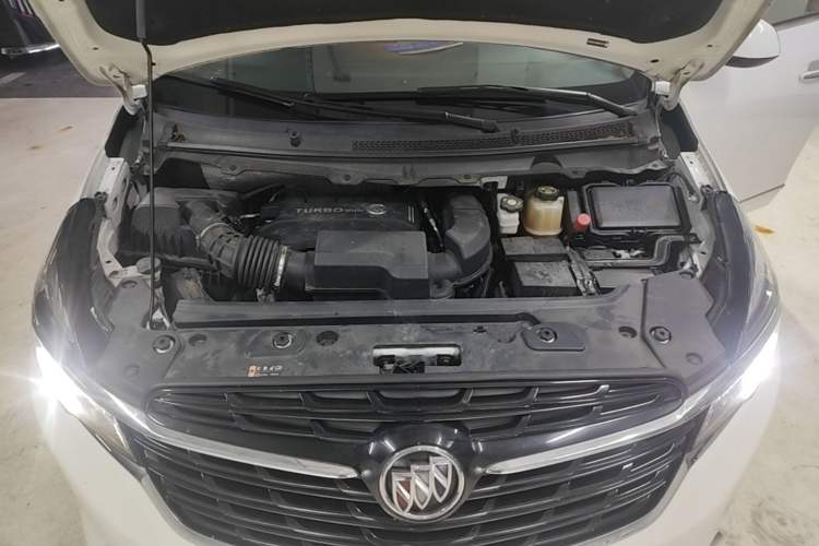 Used Buick GL8 2021 Land Cruiser Executive Class 652T Luxury Model Engine Bay