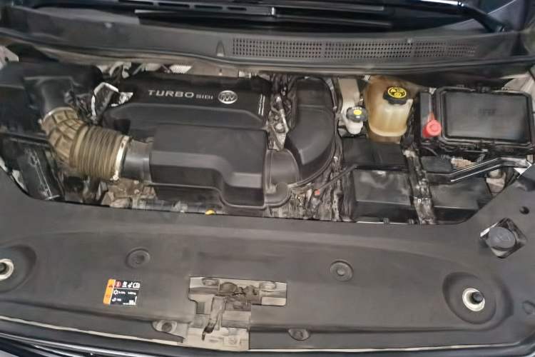 Used Buick GL8 2021 ES Landtrek 653T Luxury Model Engine Bay
