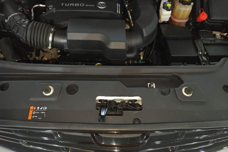 Used Buick GL8 2021 Land Cruiser Executive Class 652T Luxury Model Engine Bay