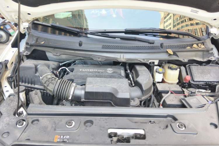 Used Buick GL8 2021 Land Cruiser Executive Class 652T Luxury Model Engine Bay
