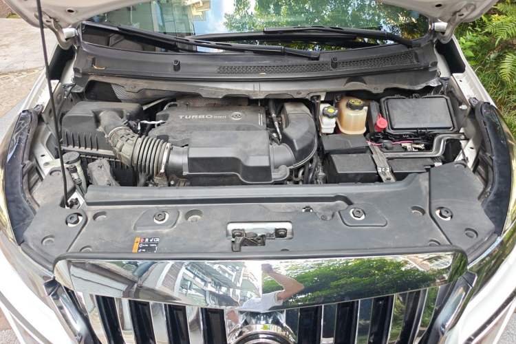 Used Buick GL8 2021 Land Cruiser Executive Class 652T Luxury Model Engine Bay
