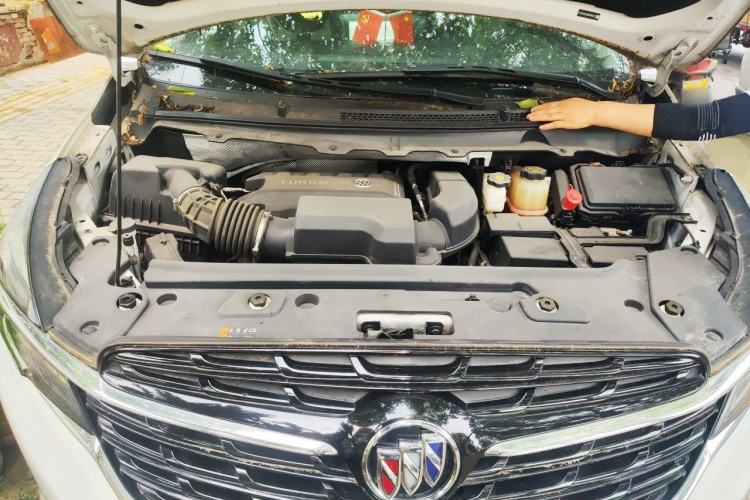 Used Buick GL8 2021 Land Cruiser Executive Class 652T Comfort Model Engine Bay