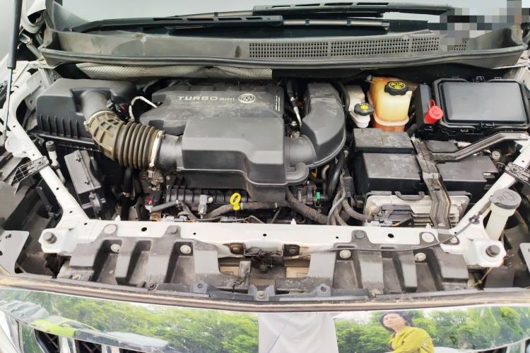 Used Buick GL8 2021 ES Landtrek 653T Luxury Model Engine Bay