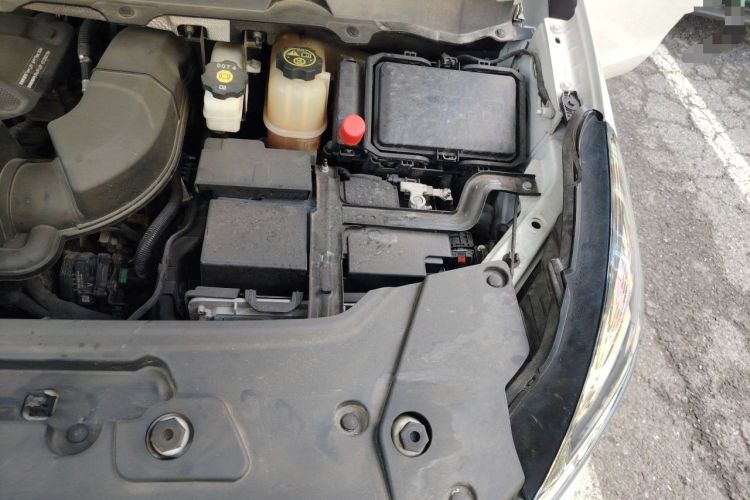 Used Buick GL8 2021 Land Cruiser Executive Class 652T Comfort Model Engine Bay Left