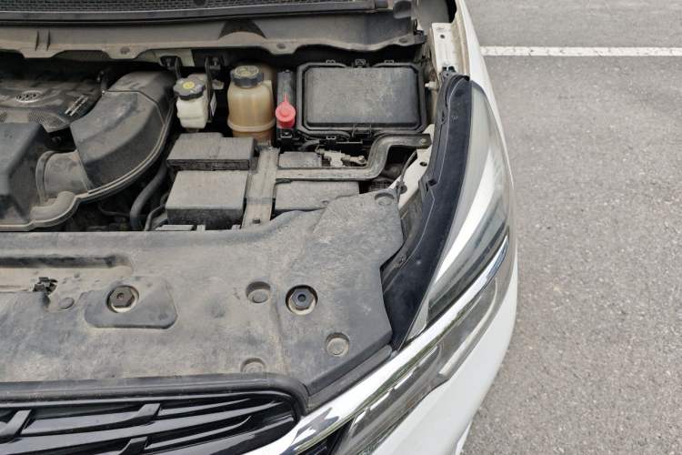 Used Buick GL8 2021 Land Cruiser Executive Class 652T Luxury Model Engine Bay Left