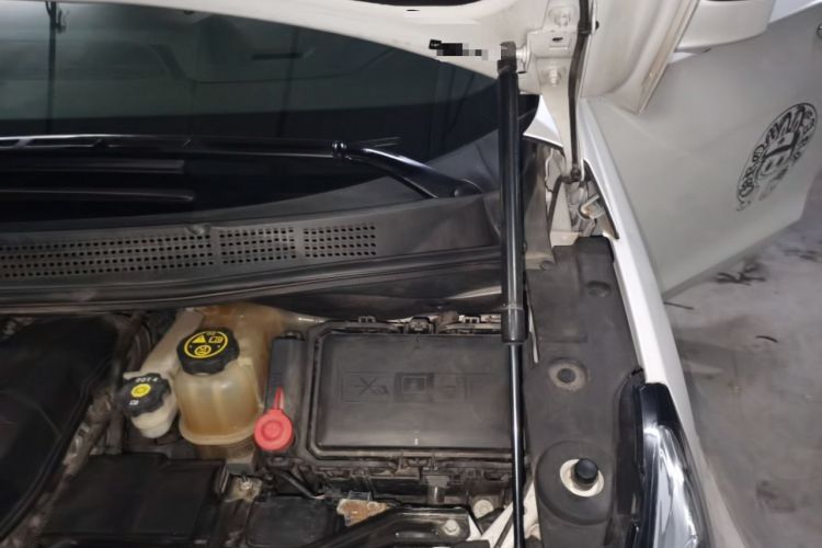 Used Buick GL8 2021 ES Landtrek 653T Luxury Model Engine Bay Left