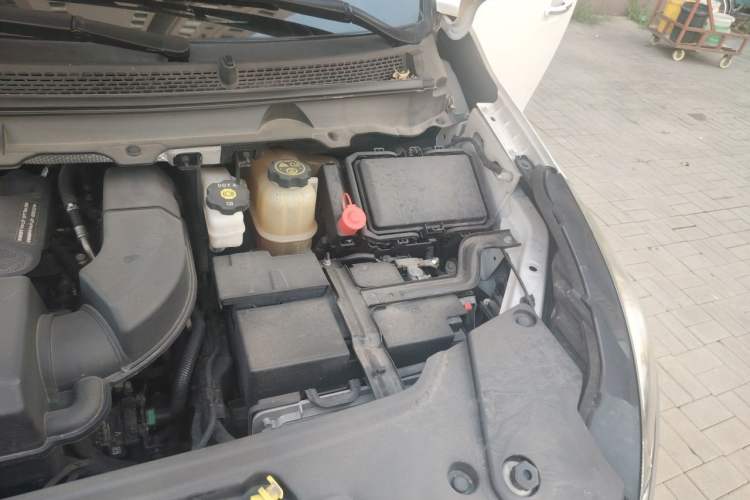 Used Buick GL8 2021 Land Cruiser Executive Class 652T Luxury Model Engine Bay Left