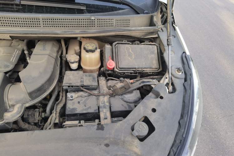 Used Buick GL8 2021 ES Landtrek 653T Luxury Model Engine Bay Left
