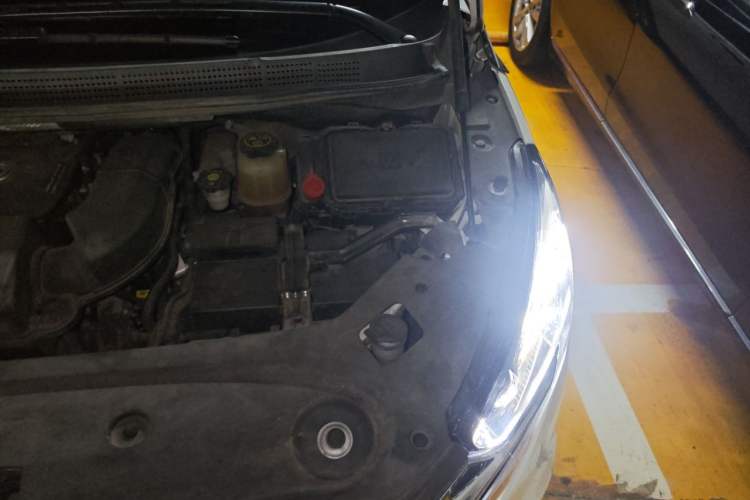 Used Buick GL8 2021 ES Land Cruiser 653T Luxury Edition Engine Bay Left