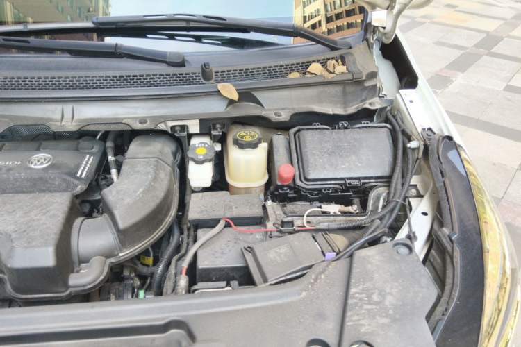 Used Buick GL8 2021 Land Cruiser Executive Class 652T Luxury Model Engine Bay Left