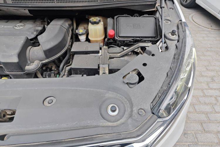 Used Buick GL8 2021 ES Land Cruiser 653T Luxury Edition Engine Bay Left