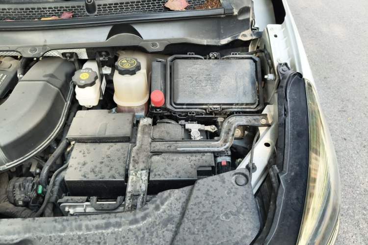 Used Buick GL8 2021 Land Cruiser Executive Class 652T Luxury Model Engine Bay Left