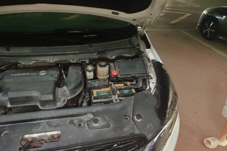 Used Buick GL8 2021 Land Cruiser Executive Class 652T Comfort Model Engine Bay Left