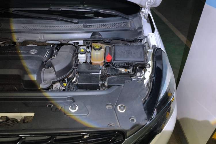 Used Buick GL8 2021 Land Cruiser Executive 652T Premium Model Engine Bay Left