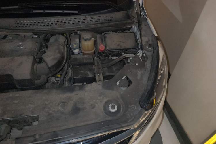 Used Buick GL8 2021 ES Land Cruiser 653T Luxury Edition Engine Bay Left