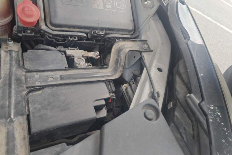 Used Buick GL8 2021 Land Cruiser Executive Class 652T Comfort Model Engine Bay Left
