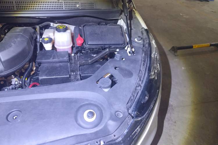 Used Buick GL8 2021 ES Landtrek 653T Comfort Edition Engine Bay Left