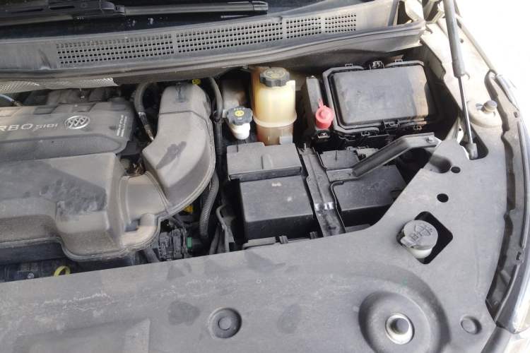 Used Buick GL8 2021 ES Landtrek 653T Luxury Model Engine Bay Left