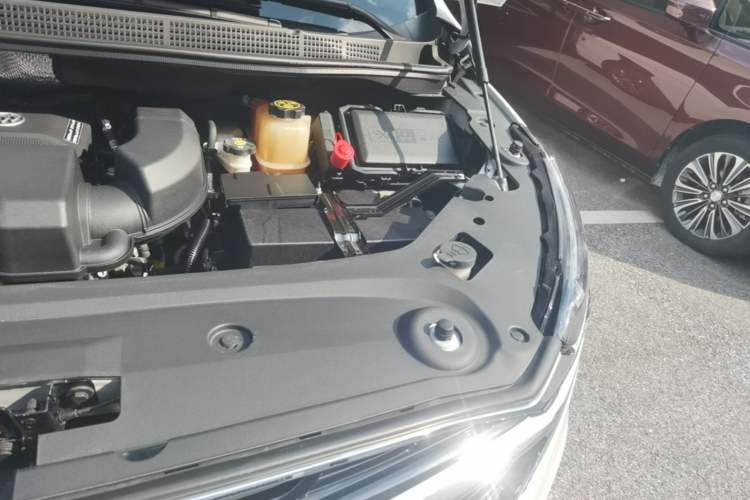 Used Buick GL8 2021 ES Land Cruiser 653T Luxury Edition Engine Bay Left